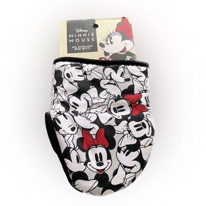 NWT Disney Minnie Mouse pair oven mitts in black, red, and white. OS